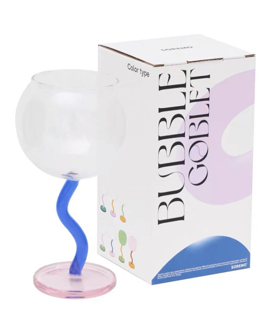 كأس نبيذ فقاعات منفوخ يدويًا - تصميم عتيق غريب الأطوار انتقائي ذو ساق متموجة