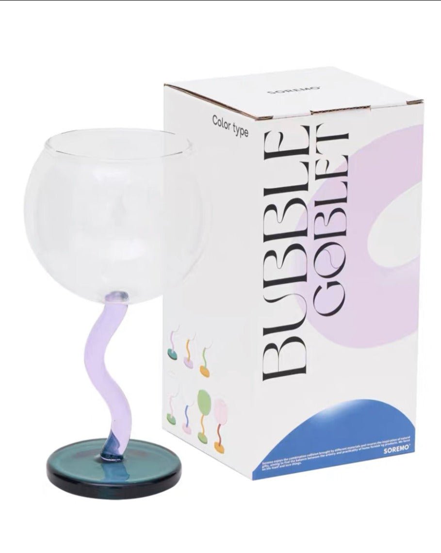 كأس نبيذ فقاعات منفوخ يدويًا - تصميم عتيق غريب الأطوار انتقائي ذو ساق متموجة