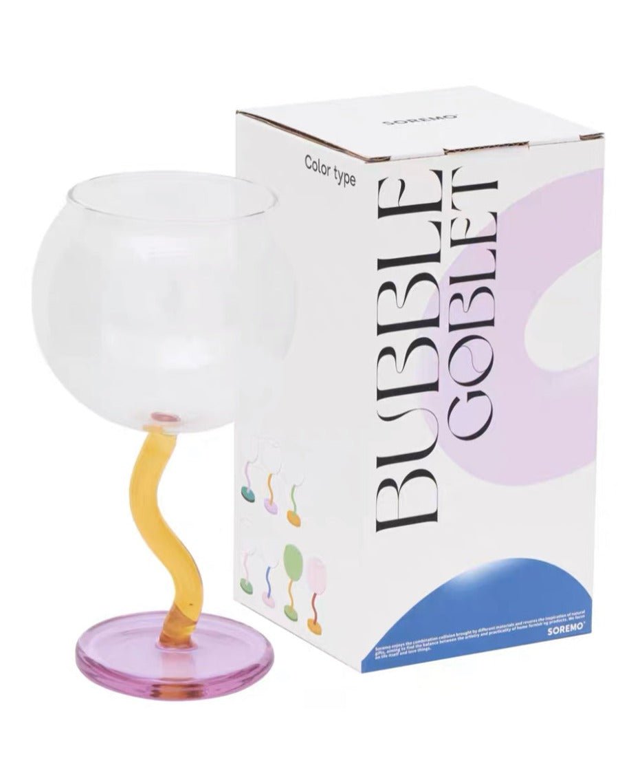 كأس نبيذ فقاعات منفوخ يدويًا - تصميم عتيق غريب الأطوار انتقائي ذو ساق متموجة