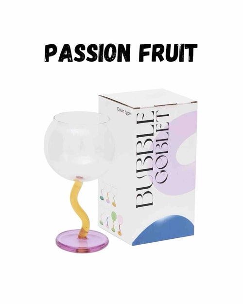 كأس نبيذ فقاعات منفوخ يدويًا - تصميم عتيق غريب الأطوار انتقائي ذو ساق متموجة